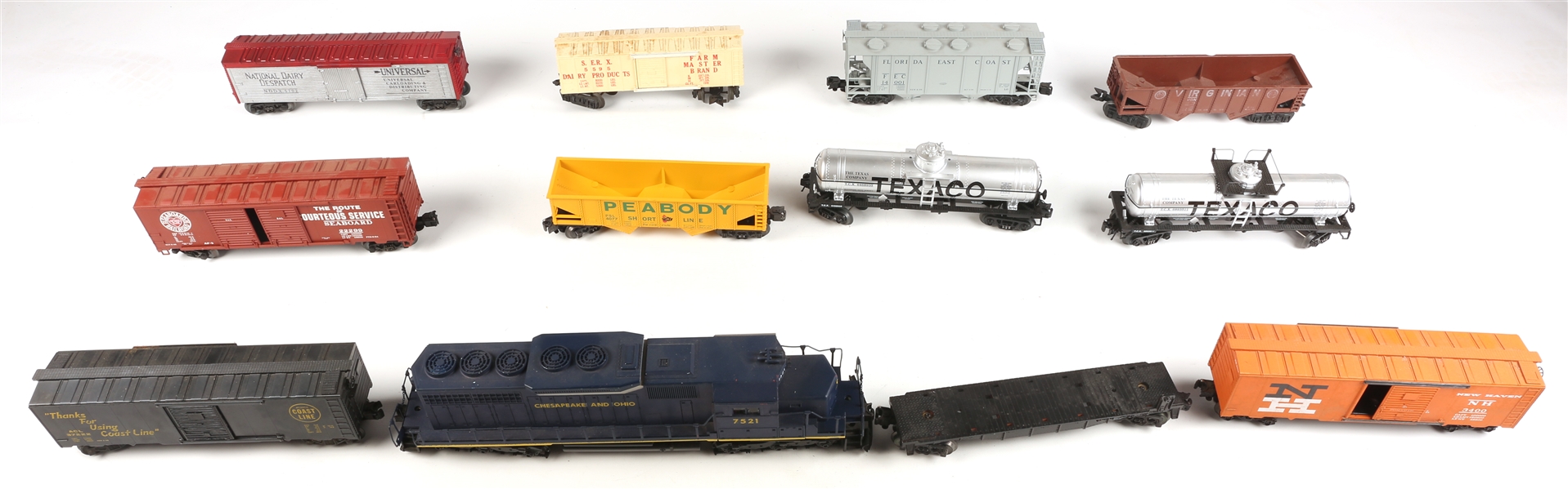 O GAUGE MODEL TRAIN LOCOMOTIVE & CARS - LOT OF 12