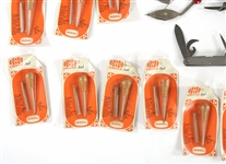 POCKET KNIVES AND FABRIC TOOLS
