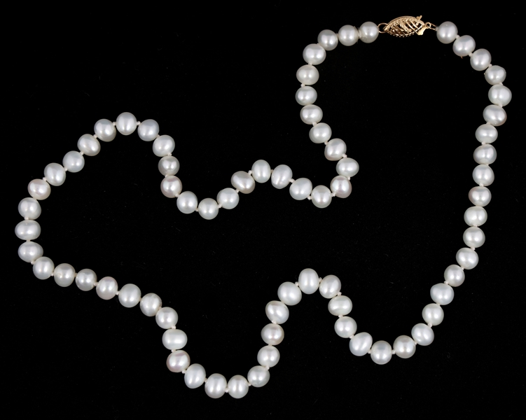 14K GOLD AND FRESHWATER PEARL NECKLACE 