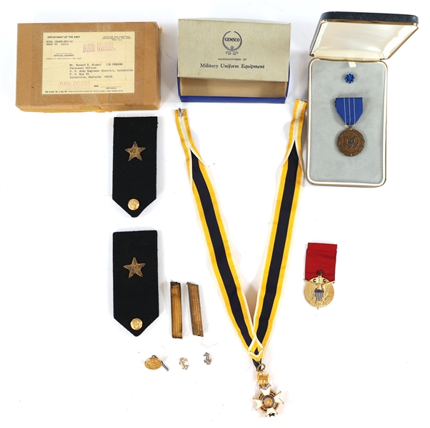 US MILITARY MEDALS & INSIGNIA