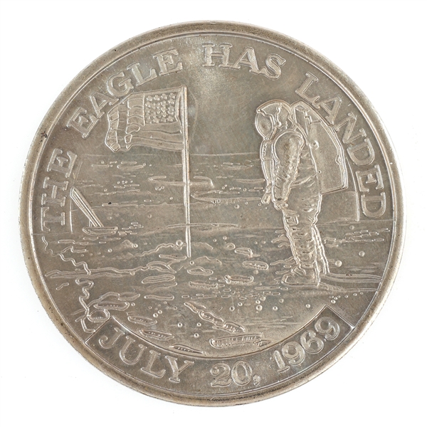 APOLLO 11 FLIGHT AWARENESS SPACECRAFT METAL MEDALLION