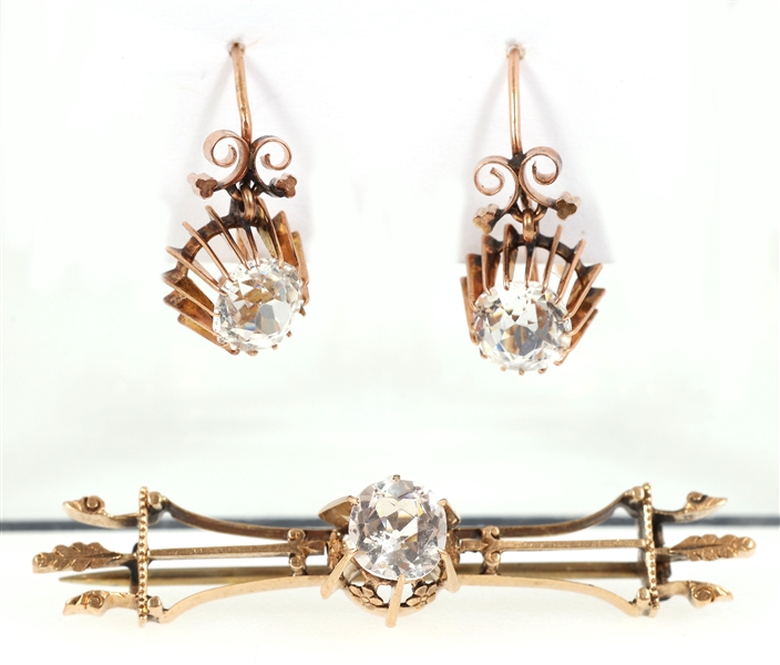 VICTORIAN 9K YELLOW GOLD BROOCH & EARRINGS