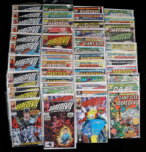 MARVEL DAREDEVIL COMIC BOOKS - LOT OF 40+ 