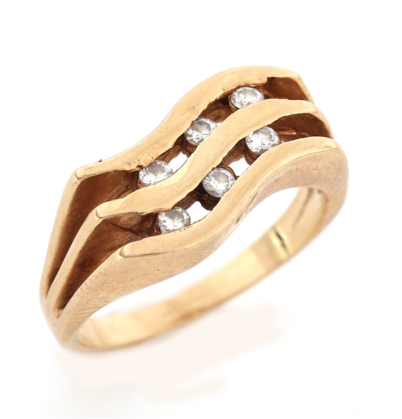 14K YELLOW GOLD WAVY DESIGN DIAMOND BAND