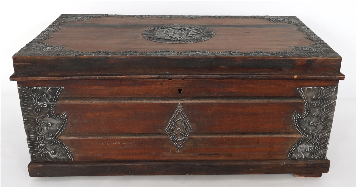 AFRICAN WOOD CHEST