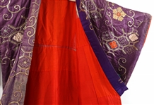 JAPANESE EMBROIDERED SILK KIMONO