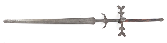 FANTASY TWO-HANDED GREATSWORD