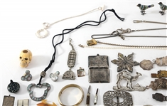 COSTUME JEWELRY BROOCHES, BRACELETS, CHARMS & TRINKETS