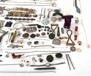 COSTUME JEWELRY BROOCHES, BRACELETS, CHARMS & TRINKETS