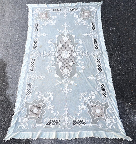 EARLY 20th C. LACE TABLECLOTH