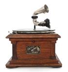 VICTOR TALKING MACHINE PHONOGRAPH WITH HORN