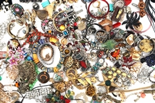 COSTUME JEWELRY NECKLACES, BROOCHES, BRACELETS