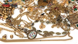 GOLD TONE COSTUME JEWELRY 