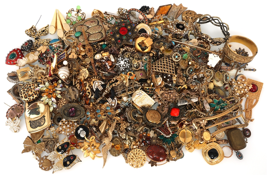 GOLD TONE COSTUME JEWELRY 