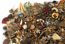 GOLD TONE COSTUME JEWELRY 
