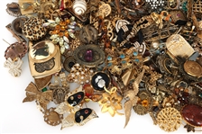 GOLD TONE COSTUME JEWELRY 
