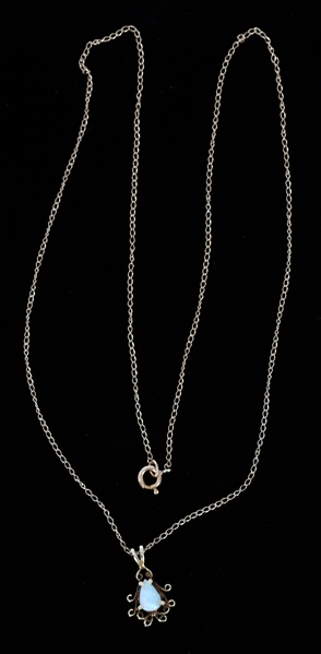 14K YELLOW GOLD NECKLACE WITH OPAL PENDANT