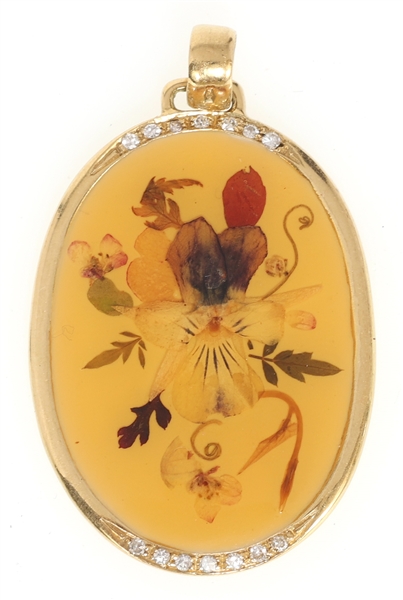 18K YELLOW GOLD AND DIAMOND FLORAL RESIN PENDANT