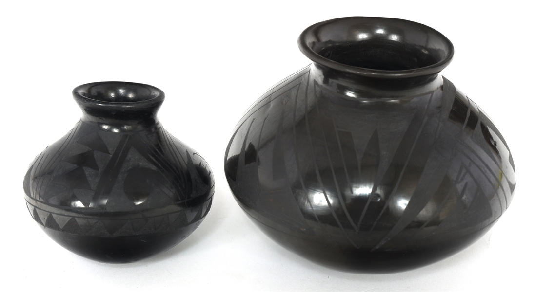 MEXICAN MATA ORTIZ BLACK POTTERY - SIGNED 