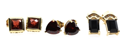14K YELLOW GOLD GARNET & ONYX STUD EARRINGS