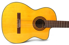 TAKAMINE EC-132C CLASSIC SERIES ACOUSTIC GUITAR