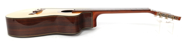 TAKAMINE EC-132C CLASSIC SERIES ACOUSTIC GUITAR