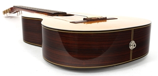 TAKAMINE EC-132C CLASSIC SERIES ACOUSTIC GUITAR