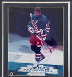 HOCKEY WAYNE GRETZKY GAME-USED STICK & FRAMED PHOTO