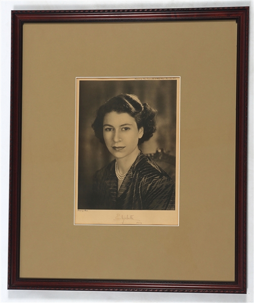 1950 QUEEN ELIZABETH II SIGNED BARON PHOTO PRINT