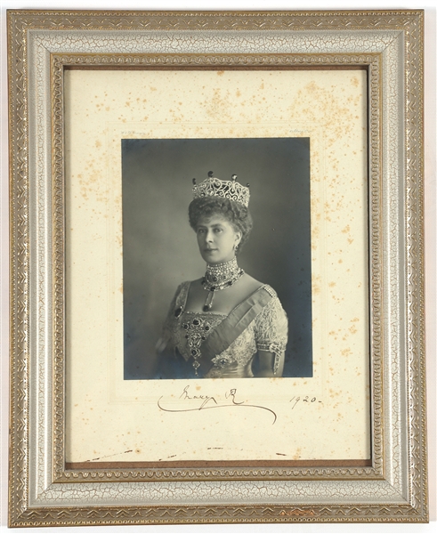 1920 QUEEN MARY OF TECK SIGNED PHOTOGRAPH