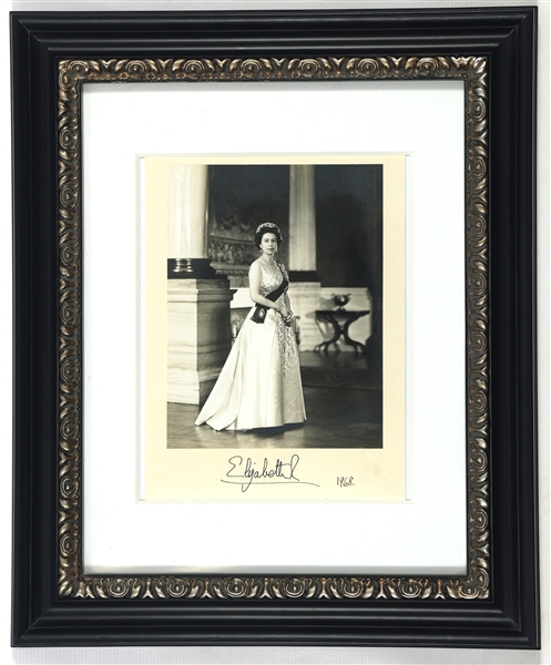 1968 QUEEN ELIZABETH II AUTOPEN SIGNED PHOTO