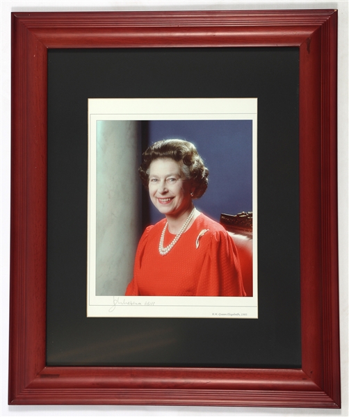 1985 QUEEN ELIZABETH II PHOTOGRAPHER SIGNED PHOTO PRINT