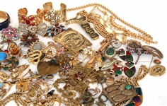 GOLD TONE COSTUME JEWELRY 
