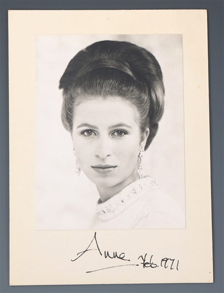 1971 PRINCESS ANNE SIGNED PHOTO