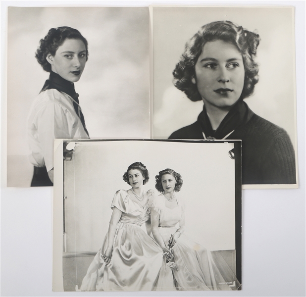 ROYAL SISTERS DOROTHY WILDING PORTRAIT PHOTOGRAPHS