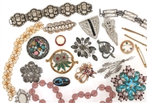 20TH C. LADIES COSTUME JEWELRY - BROOCHES & MORE