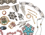 20TH C. LADIES COSTUME JEWELRY - BROOCHES & MORE