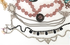 20TH C. LADIES COSTUME JEWELRY - BROOCHES & MORE