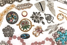 20TH C. LADIES COSTUME JEWELRY - BROOCHES & MORE