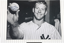 MICKEY MANTLE SIGNED FRAMED PHOTOGRAPH