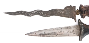 ETHNOGRAPHIC KNIVES & DAGGERS
