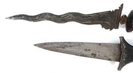 ETHNOGRAPHIC KNIVES & DAGGERS