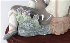 LLADRO A PRECOCIOUS COURTSHIP PORCELAIN FIGURINE 5072