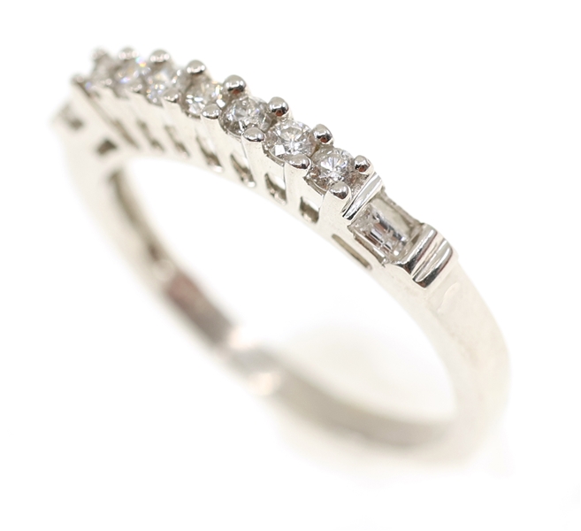 14K WHITE GOLD 0.33 CTW DIAMOND BAND 