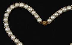 BUTTON PEARL AND 14K YELLOW GOLD NECKLACE