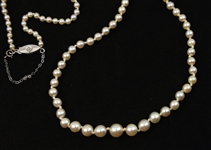 GRADUATED PEARL NECKLACE 14K WHITE GOLD & DIAMOND CLASP