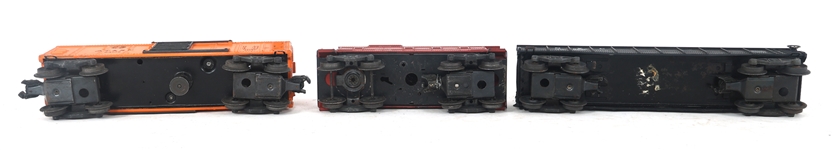 LIONEL O GAUGE MODEL TRAIN LOCOMOTIVE AND CARS