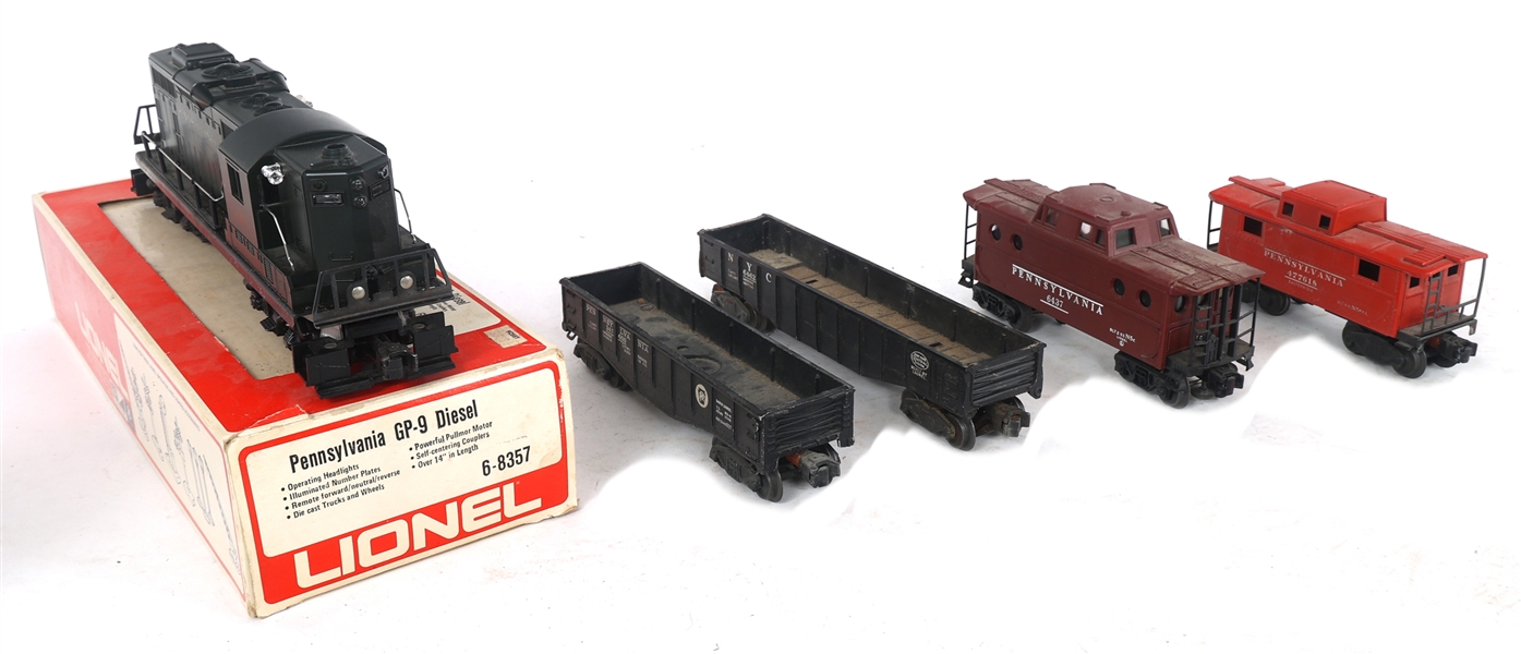LIONEL O GAUGE MODEL TRAIN CARS & LOCOMOTIVE