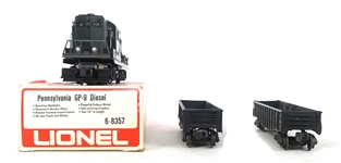 LIONEL O GAUGE MODEL TRAIN CARS & LOCOMOTIVE