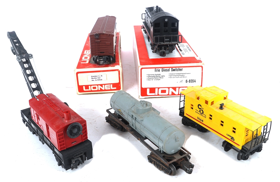 LIONEL O GAUGE MODEL TRAIN CARS & LOCOMOTIVE